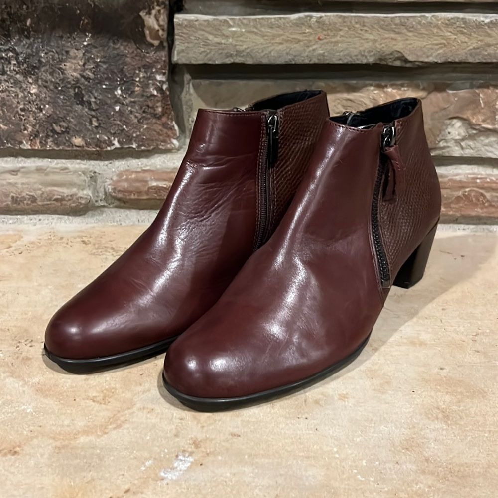 Ecco Brown Leather Side Zipper Ankle Bootie